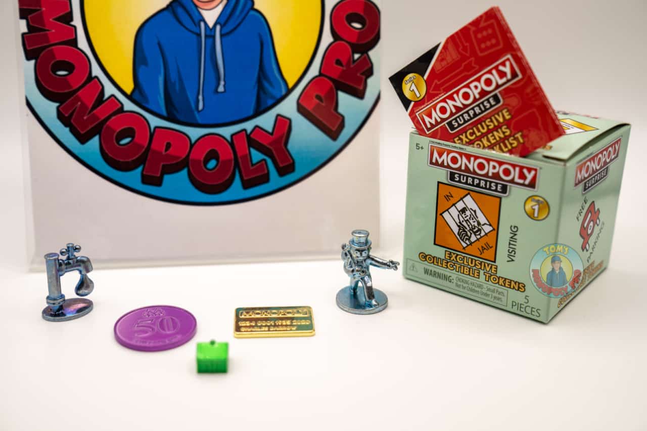 Monopoly Surprise Box 5 contents